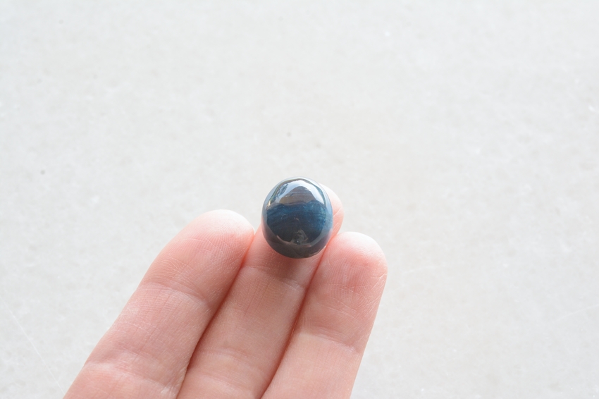 ブルーアパタイト キャッツアイ【2】天然石ルース・カボション（15.5×13.5mm）
