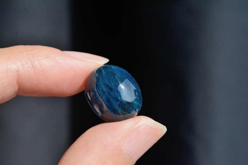 ブルーアパタイト キャッツアイ【8】天然石ルース・カボション（15.5×13mm）