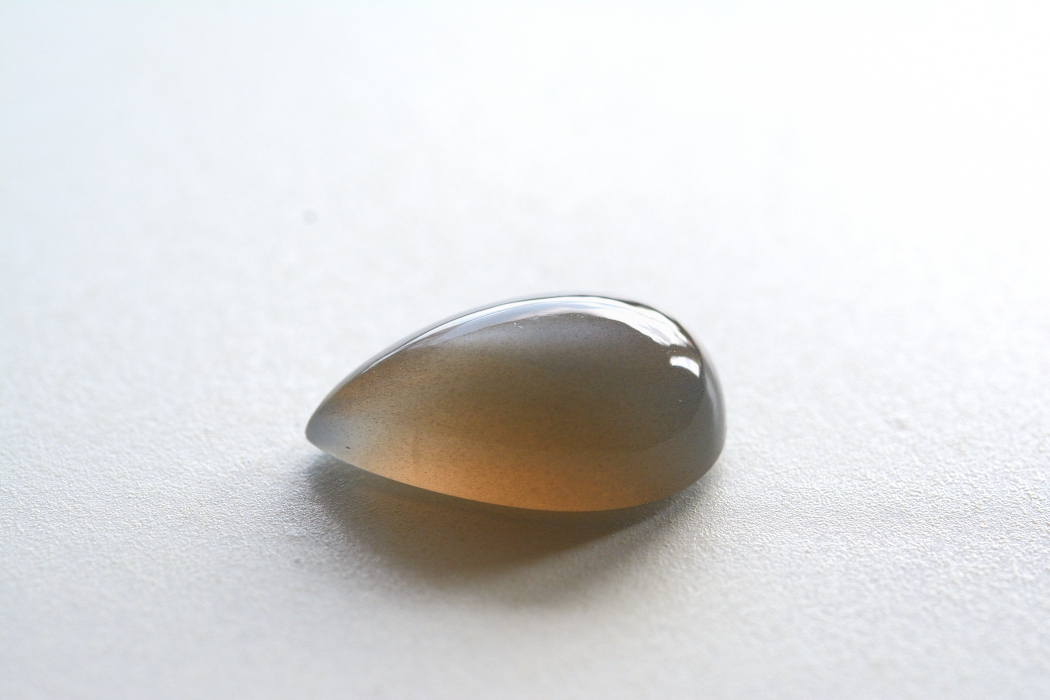 ブラックムーンストーン (キャッツアイ) 【1】天然石ルース・カボション（21.5×14.5mm）