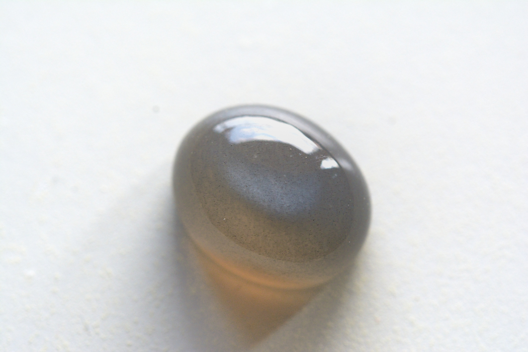 ブラックムーンストーン (キャッツアイ) 【5】天然石ルース・カボション（17.5×14mm）