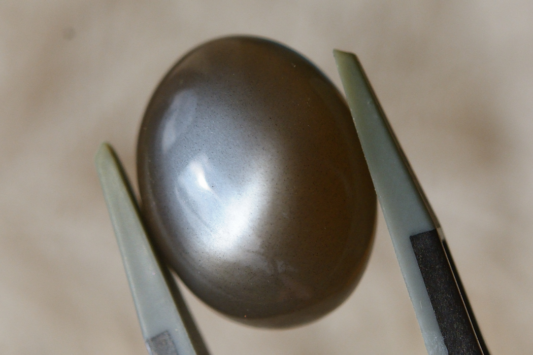 ブラックムーンストーン (キャッツアイ) 【6】天然石ルース・カボション（16.5×13mm）