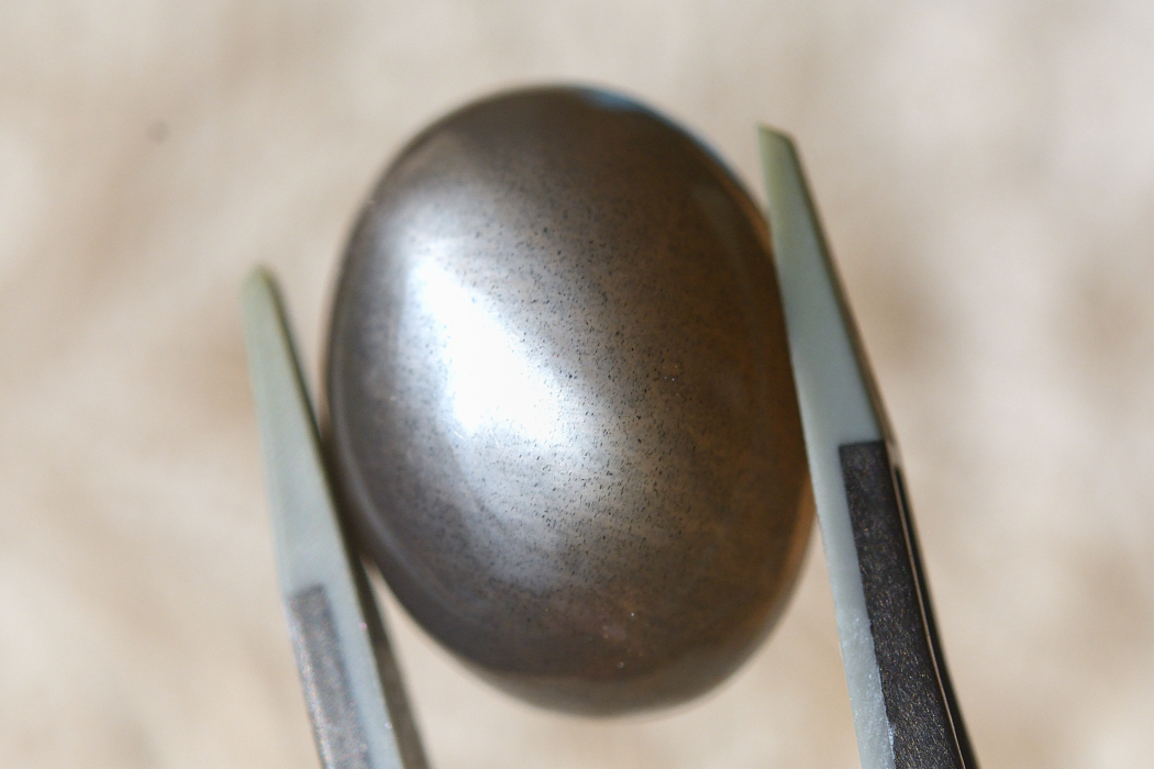 ブラックムーンストーン (キャッツアイ) 【8】天然石ルース・カボション（21.5×16.5mm）