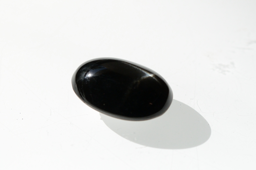 ブラックスター【5】天然石ルース・カボション　（21×14mm）