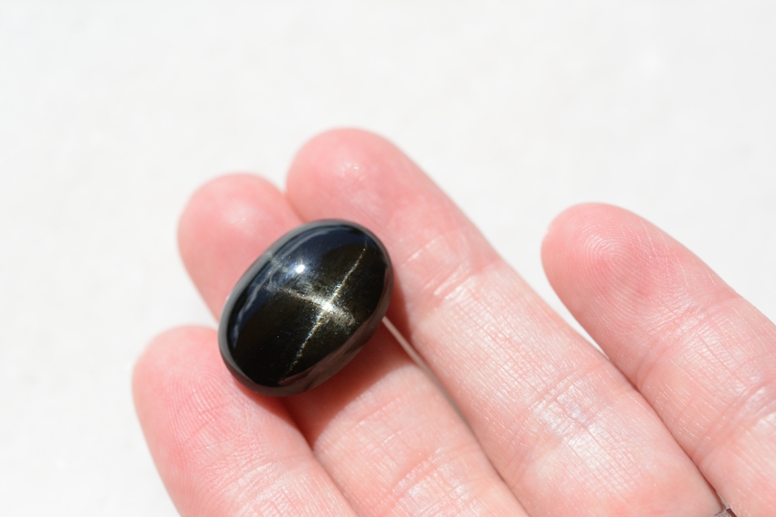 ブラックスター【16】天然石ルース・カボション　（20.5×14.5mm）