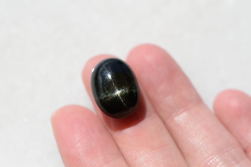 ブラックスター【25】天然石ルース・カボション　（17.5×12.5mm）