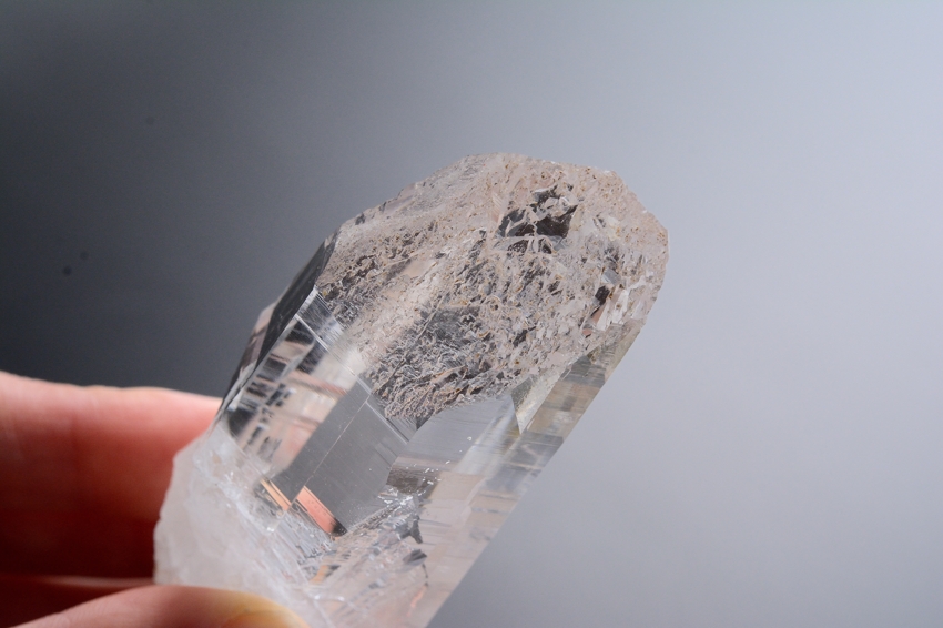 ヒマラヤ・ガネーシュヒマール産水晶　ポイント/原石【2】（79×28×31mm）