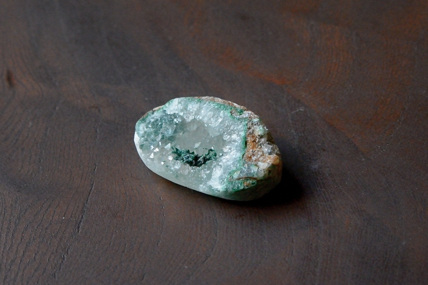 ジェムシリカ・ドゥルージー【14】　天然石ルース・カボション　（24.5×15.5mm）