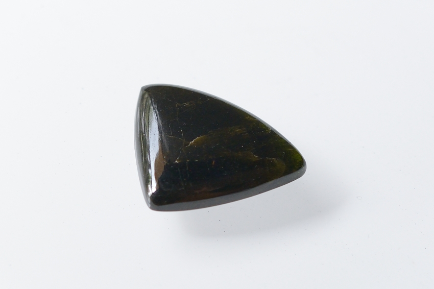 グリーントルマリン【4】天然石ルース・カボション（25×30.5mm）