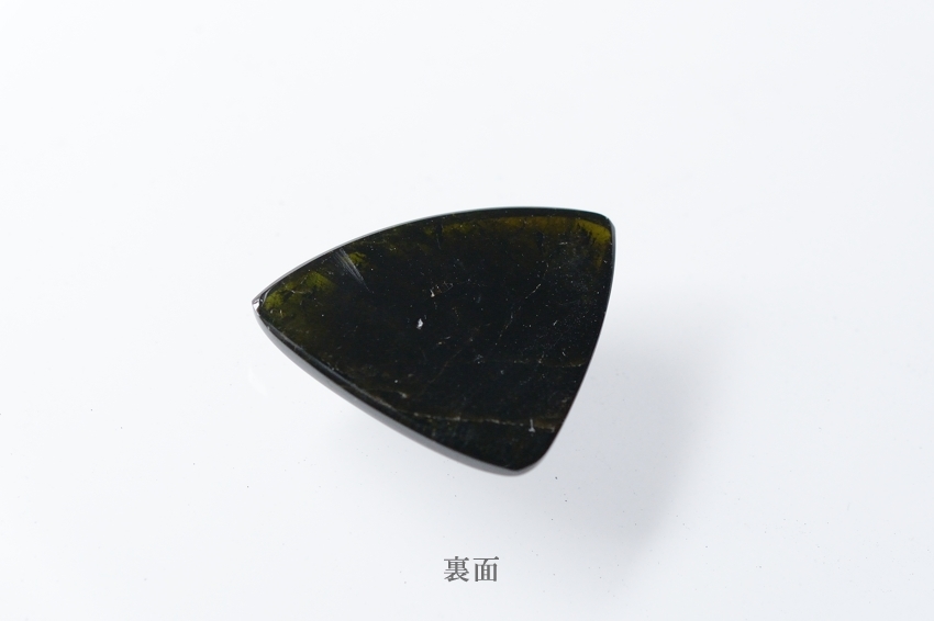 グリーントルマリン【4】天然石ルース・カボション（25×30.5mm）