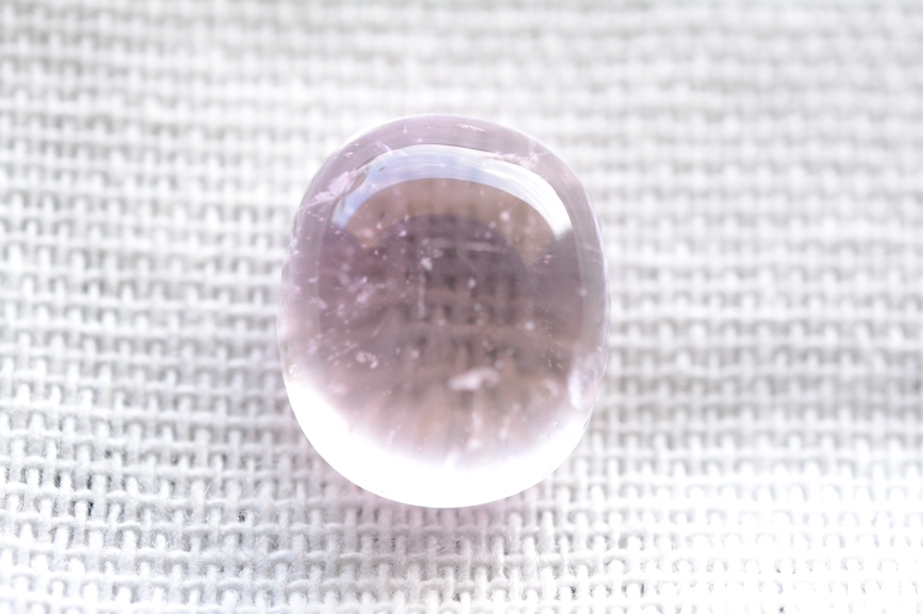 クンツァイト【25】天然石ルース・カボション（15.5×13mm）