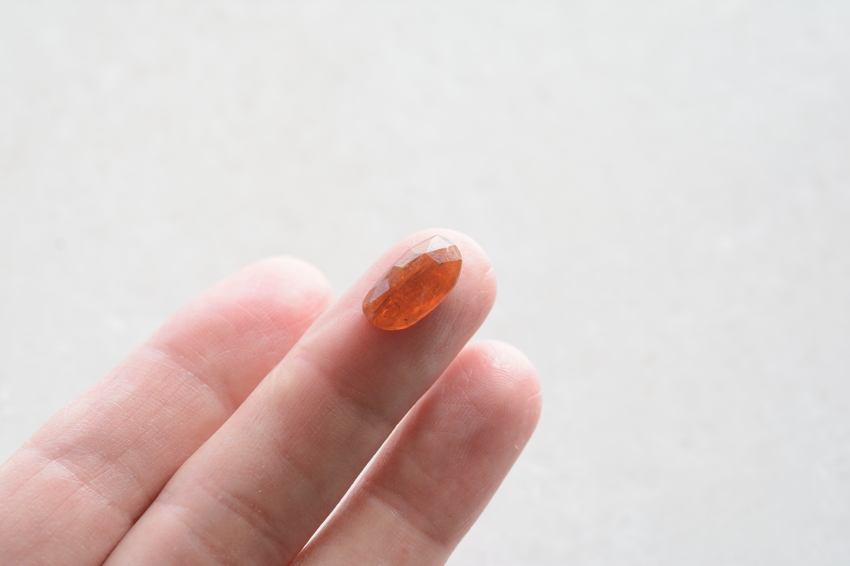 オレンジカイヤナイト【8】天然石ルース・カボション・ローズカット（13×7mm）