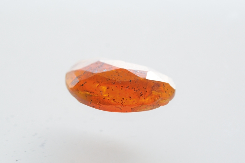 オレンジカイヤナイト【9】天然石ルース・カボション・ローズカット（13.5×8.5mm）