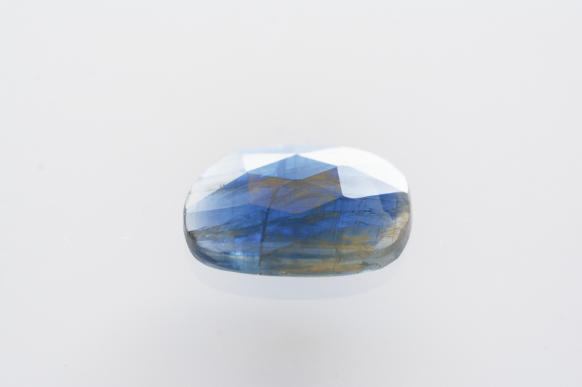 カイヤナイト（ネパール産）【39】　天然石ルース・カボション・ローズカット(13.5×9.5mm）
