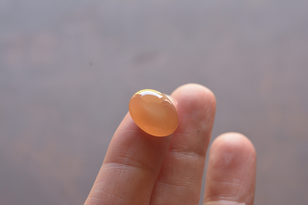 オレンジムーンストーン【3】ルース・カボション（14.5×11mm）