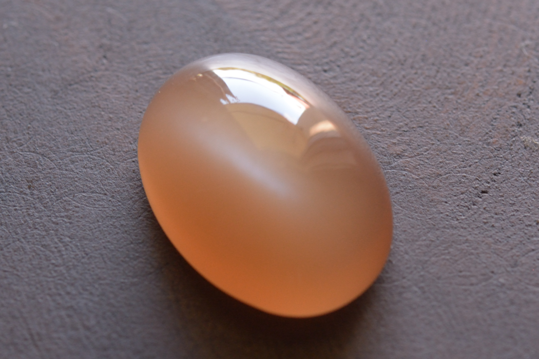 オレンジムーンストーン【9】ルース・カボション（17.5×12.5mm）