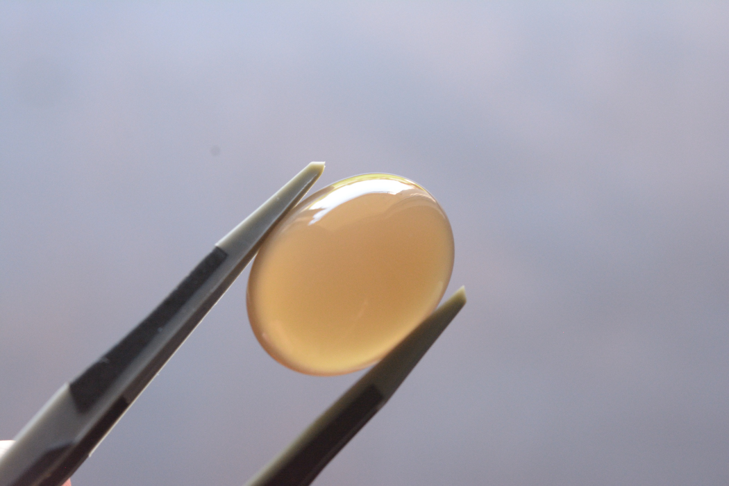 オレンジムーンストーン【11】ルース・カボション（18.5×14.5mm）