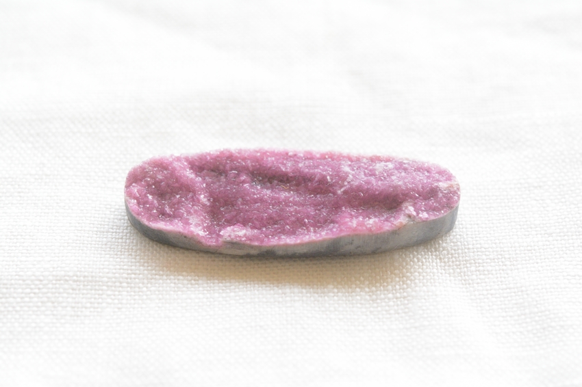 ピンクコバルトカルサイト（ドゥルージー）【9】天然石ルース・カボション（44.5×16.5mm）