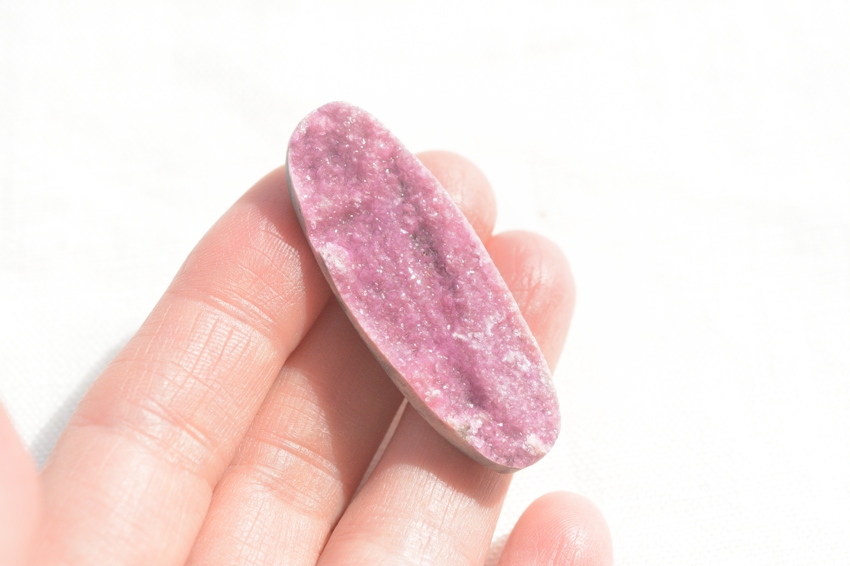 ピンクコバルトカルサイト（ドゥルージー）【9】天然石ルース・カボション（44.5×16.5mm）
