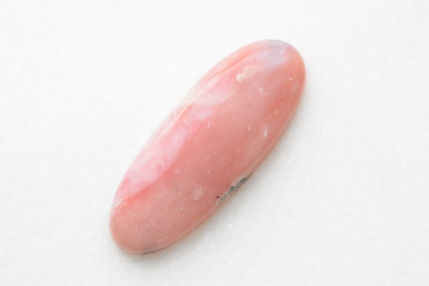 ピンクオパール【2】天然石ルース・カボション（46.5×18mm）