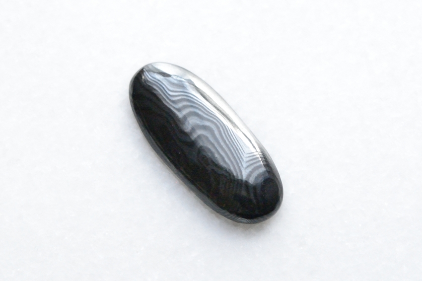 サイロメレーン【6】天然石ルース・カボション（26×10.5mm）
