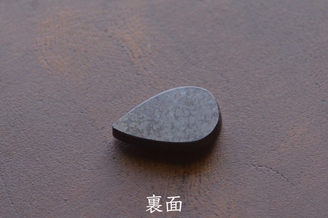 スギライト【28】ルース・カボション（14.5×8.5mm）