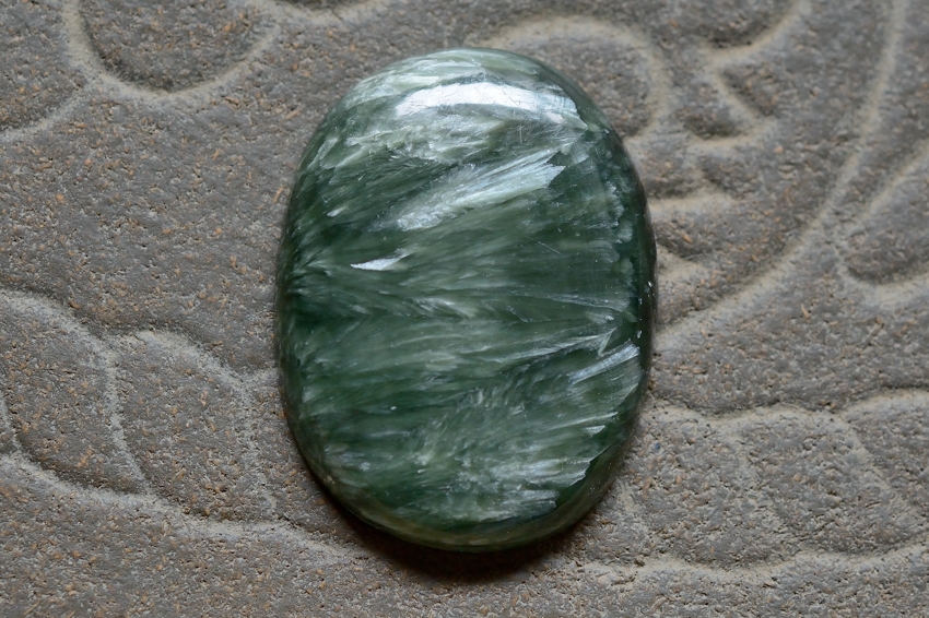 セラフィナイト【12】　天然石ルース・カボション（33×24.5mm）