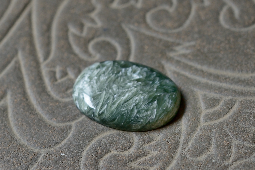 セラフィナイト【13】　天然石ルース・カボション（31×22.5mm）