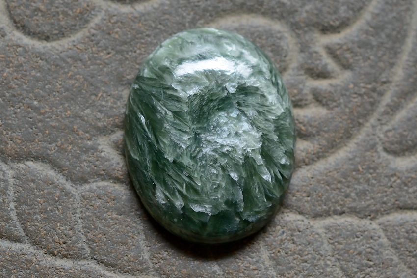 セラフィナイト【14】　天然石ルース・カボション（28×22mm）
