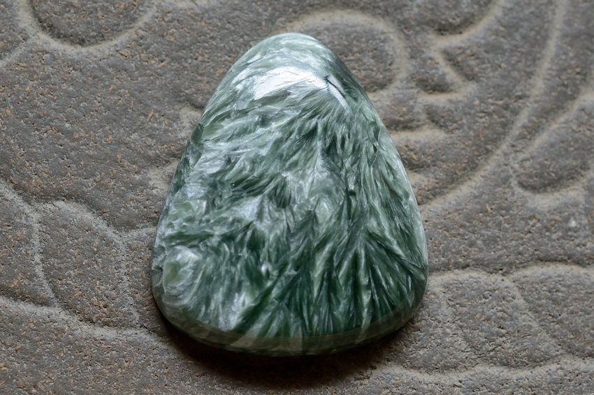 セラフィナイト【17】　天然石ルース・カボション（32.5×27mm）