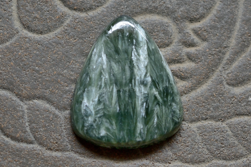 セラフィナイト【18】　天然石ルース・カボション（32×27mm）