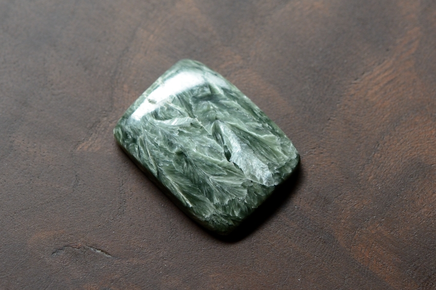 セラフィナイト【20】　天然石ルース・カボション（28×21.5mm）
