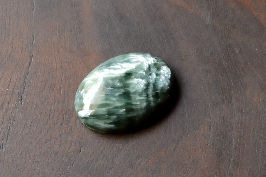 セラフィナイト【22】　天然石ルース・カボション（18.5×13.5mm）